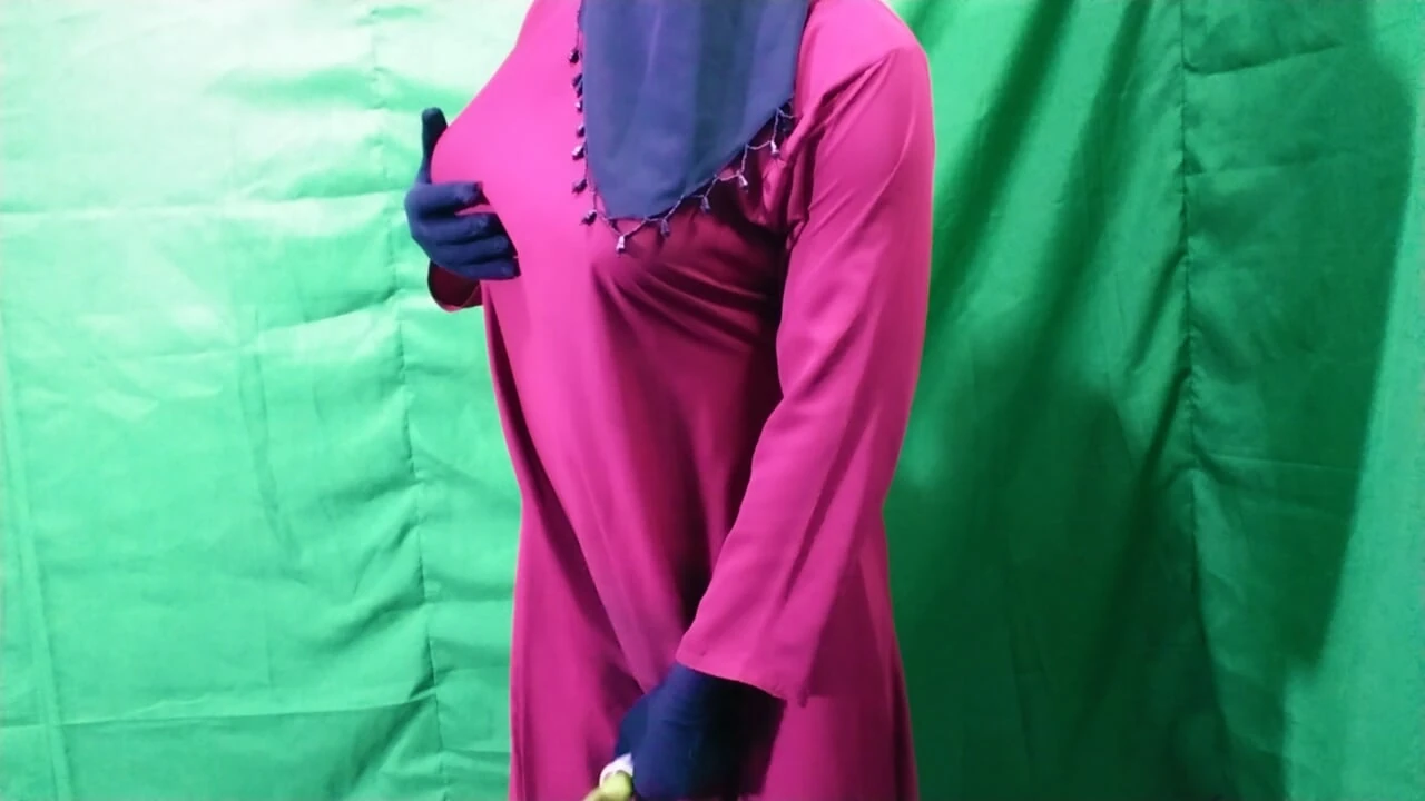 Indian Bhabhi masturbating and talking dirty in the bedroom