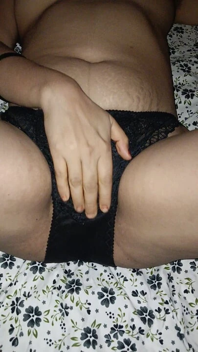 Poonam Bhabhi Big condom and finger🤞put in Pussy deeply