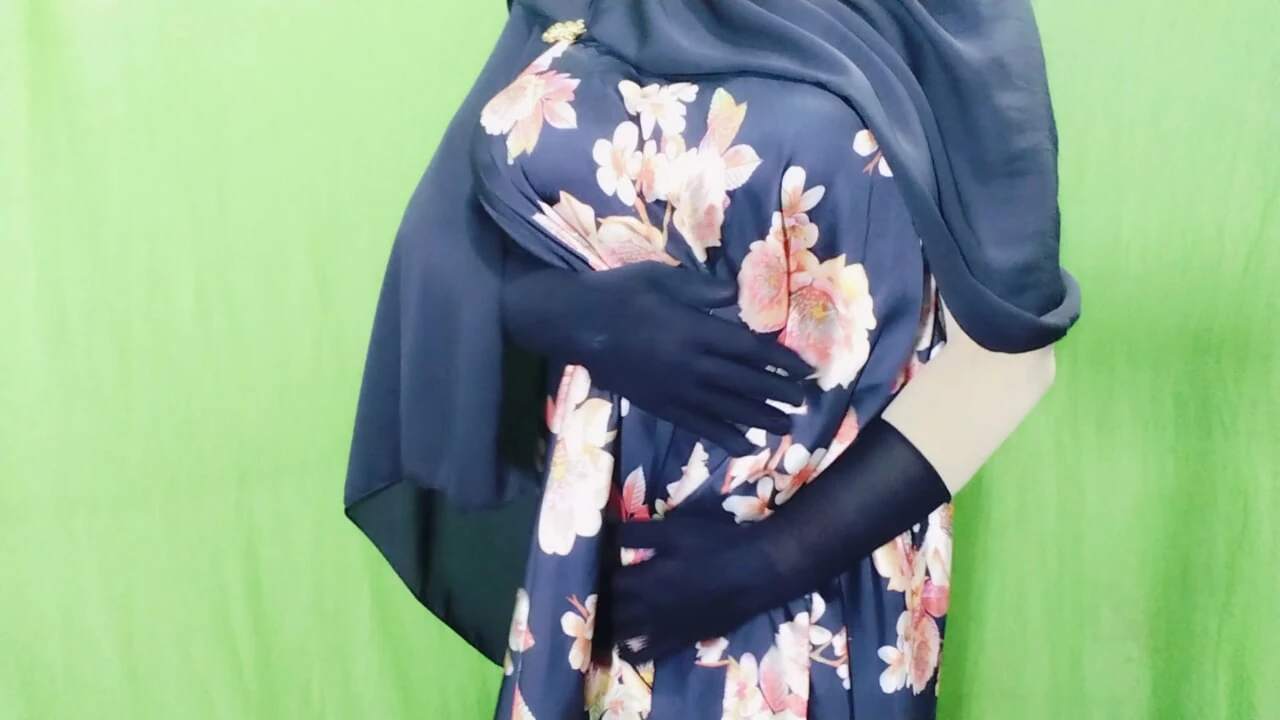 Indian beautiful village housewife having sex in the room – clear Hindi audio