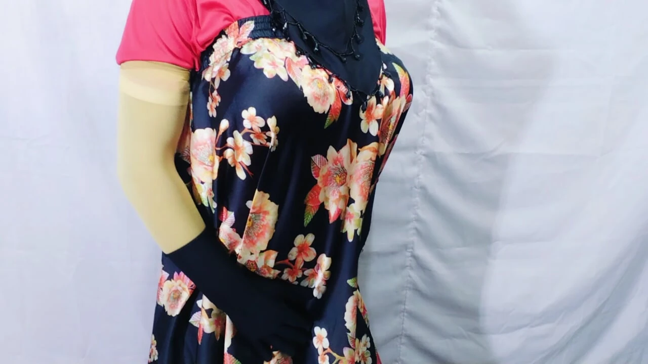 Muslim Hijabi Beautiful Housewife Fucking with Neighbor – With Clear Hindi Audio