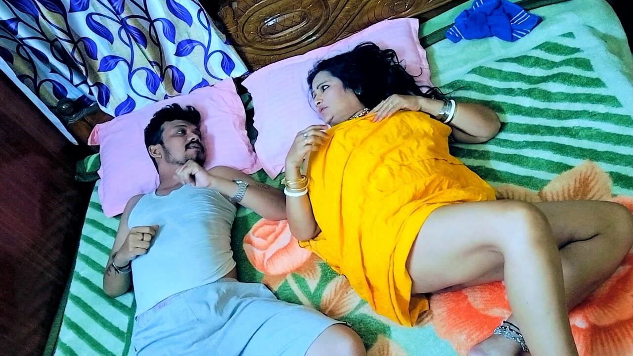 Happy husband wife jhagra karte karte sex karlia.. bhabhi ne parrakha tha sexy BRA