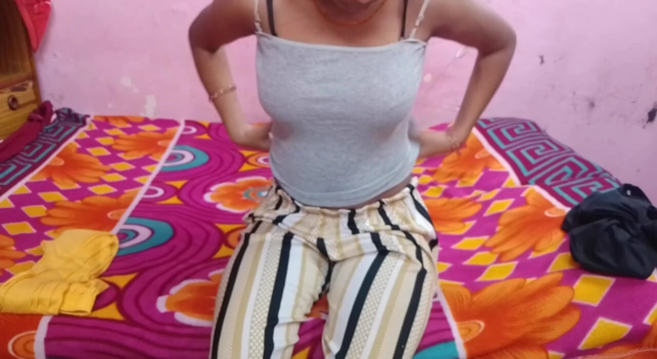 Stepsister changed dress and got hard, Indian desi xhamaster viral video.