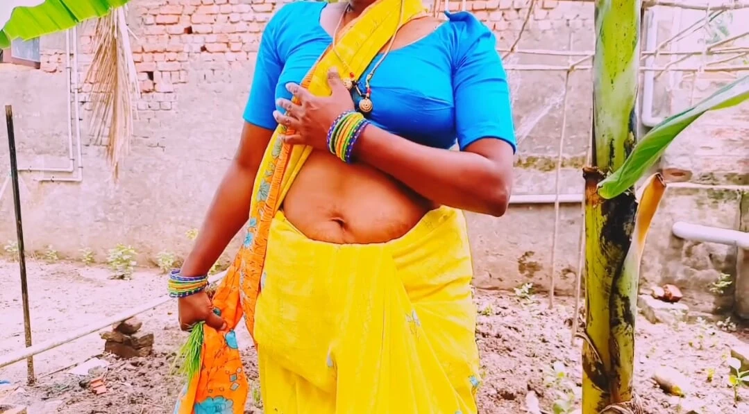 Villege outdoor. Beautiful saree village maid fucking with land owner. Telugu dirty talks.