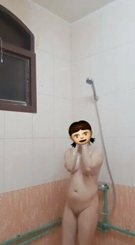 White girl dance in bathroom