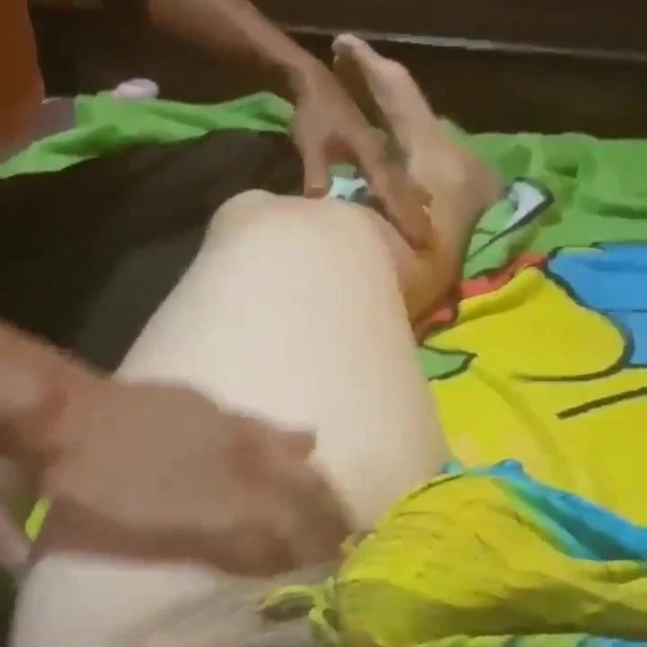 Hot Desi bhabhi take massage