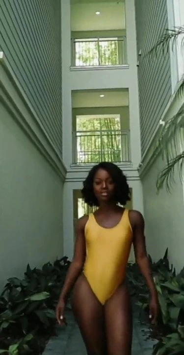 Ebony Youtuber Camel toe