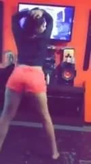 Bandida bailando el toto a sus cherocas