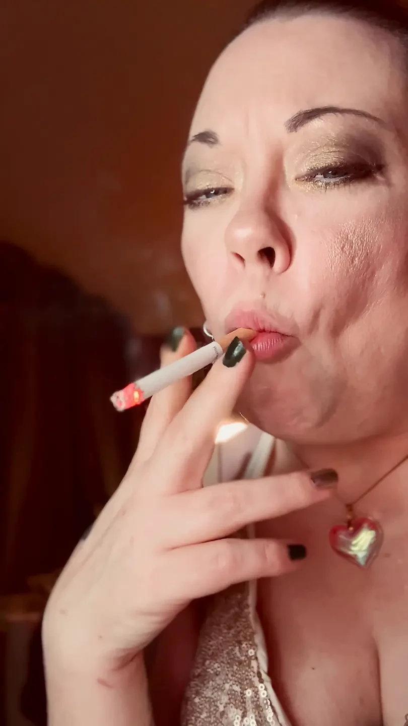 A Quick Cigarette With BBW Tina Snua – Speed Smoking Snap Inhales OMI OME Drifting Drifts