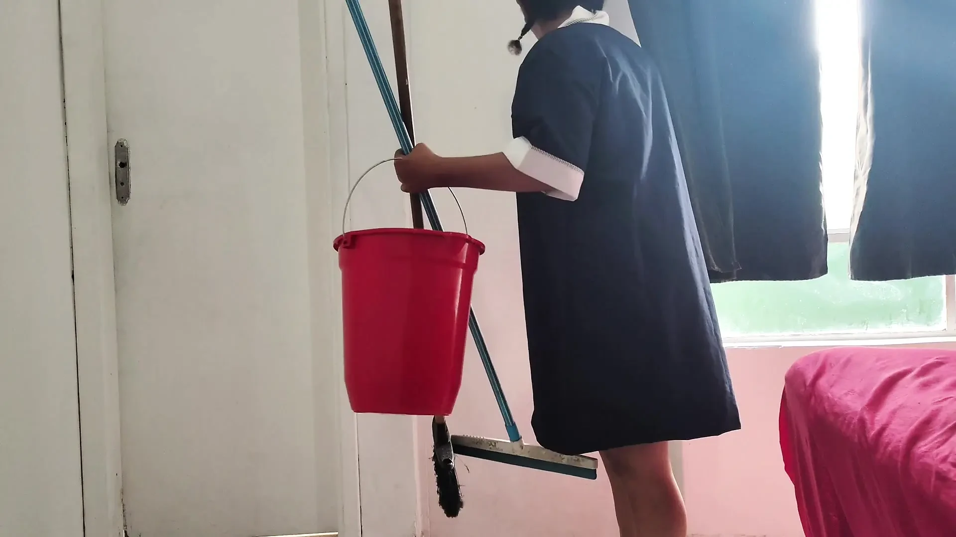 Camareira Faz Sexo Com Hóspede Sem Camisinha