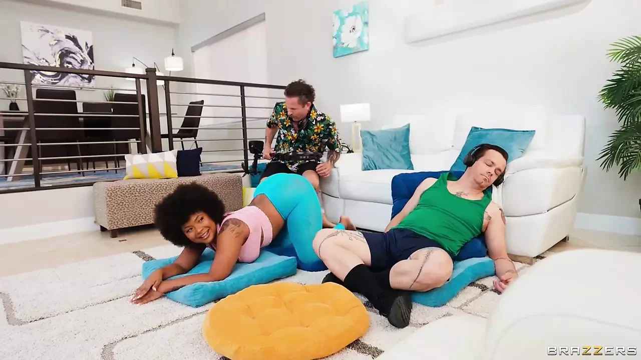 Detecting Some Booty Avery Jane Brazzers