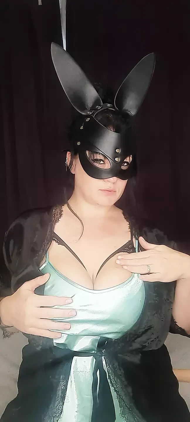 Big tits playing hot milf clamp