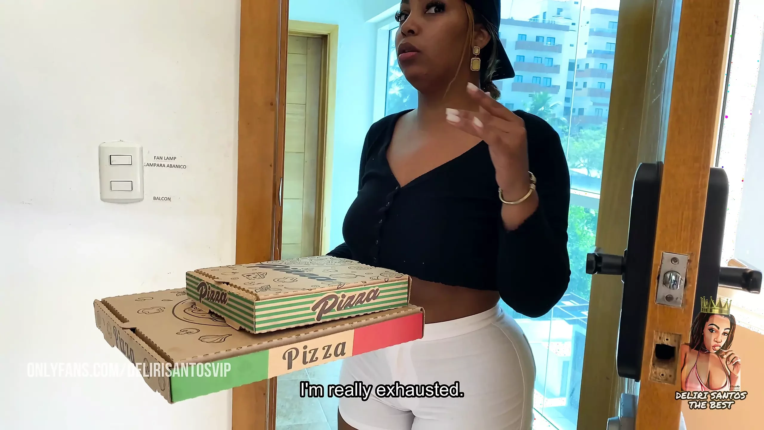 Latina Pizza Delivery with Big Ass Gets Sex