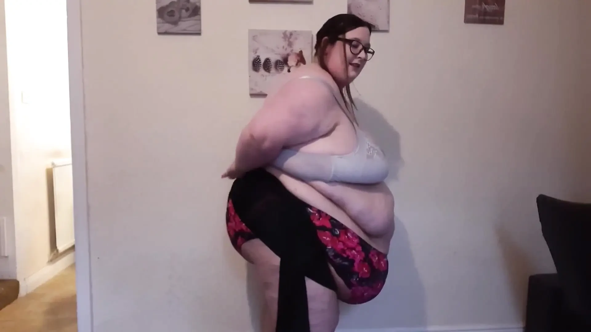 SSBBW destroys and rips body suit – 7XL