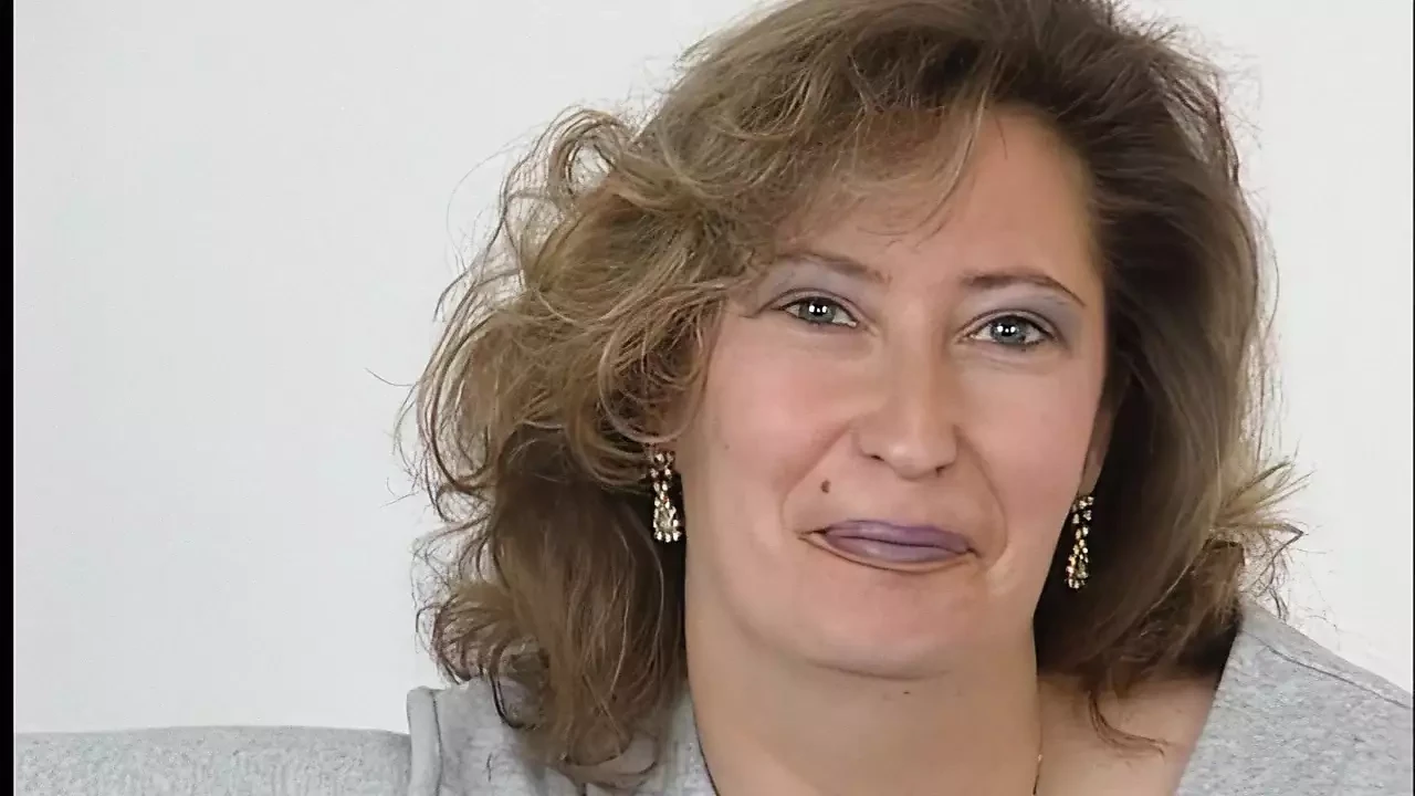 granny first dildo sex, her thighs tremble with pleasure