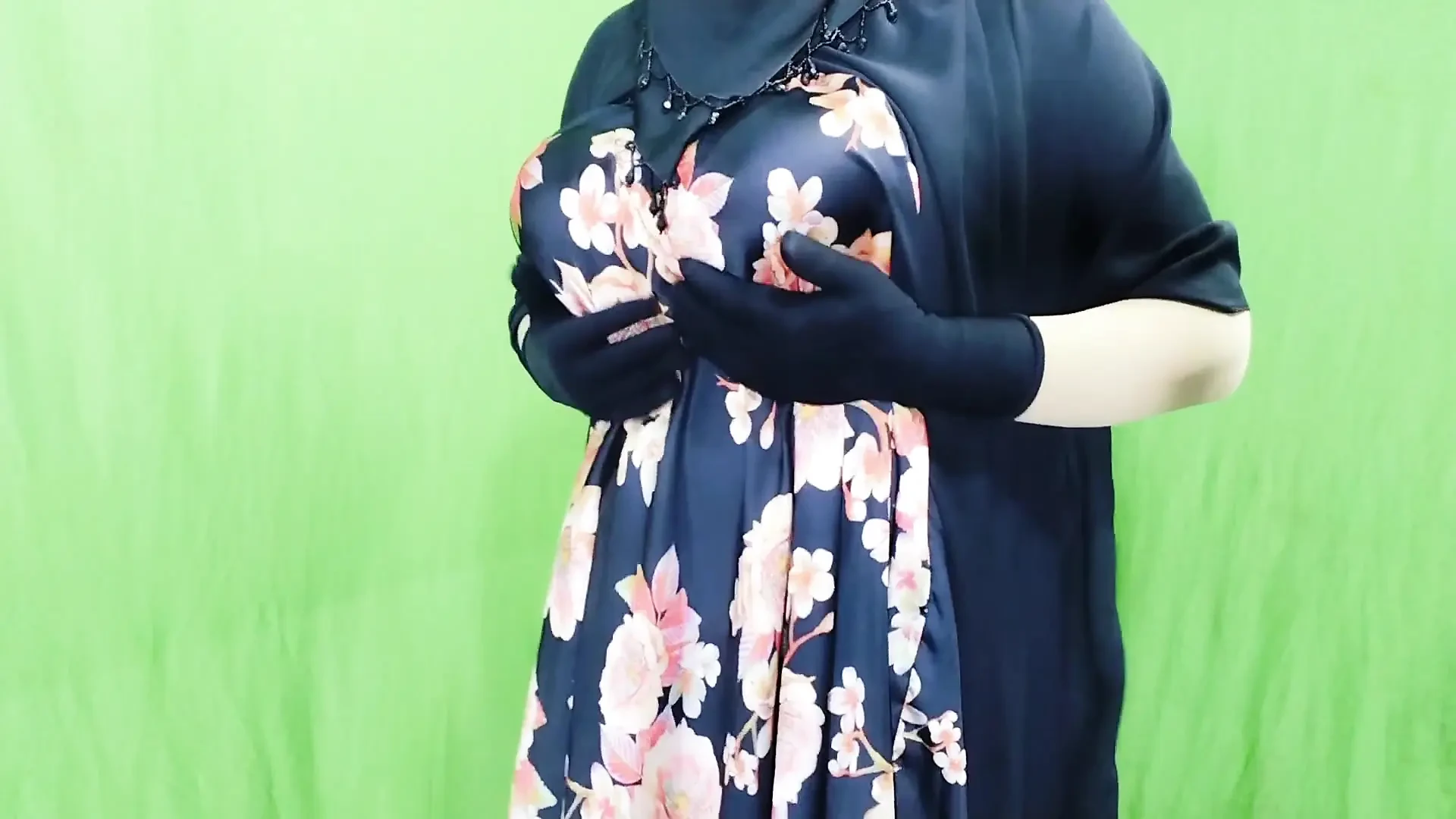 Indian beautiful village housewife having sex in the room – clear Hindi audio