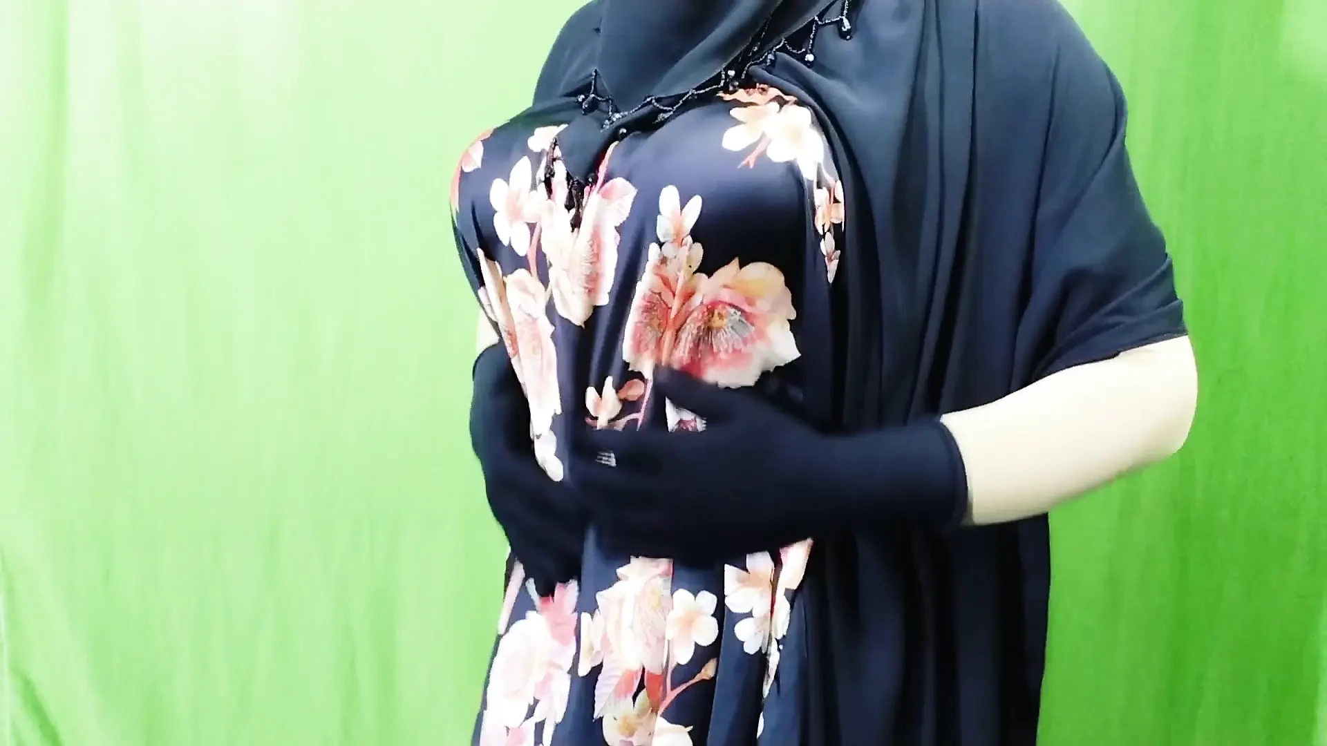 Indian beautiful village housewife having sex in the room – clear Hindi audio