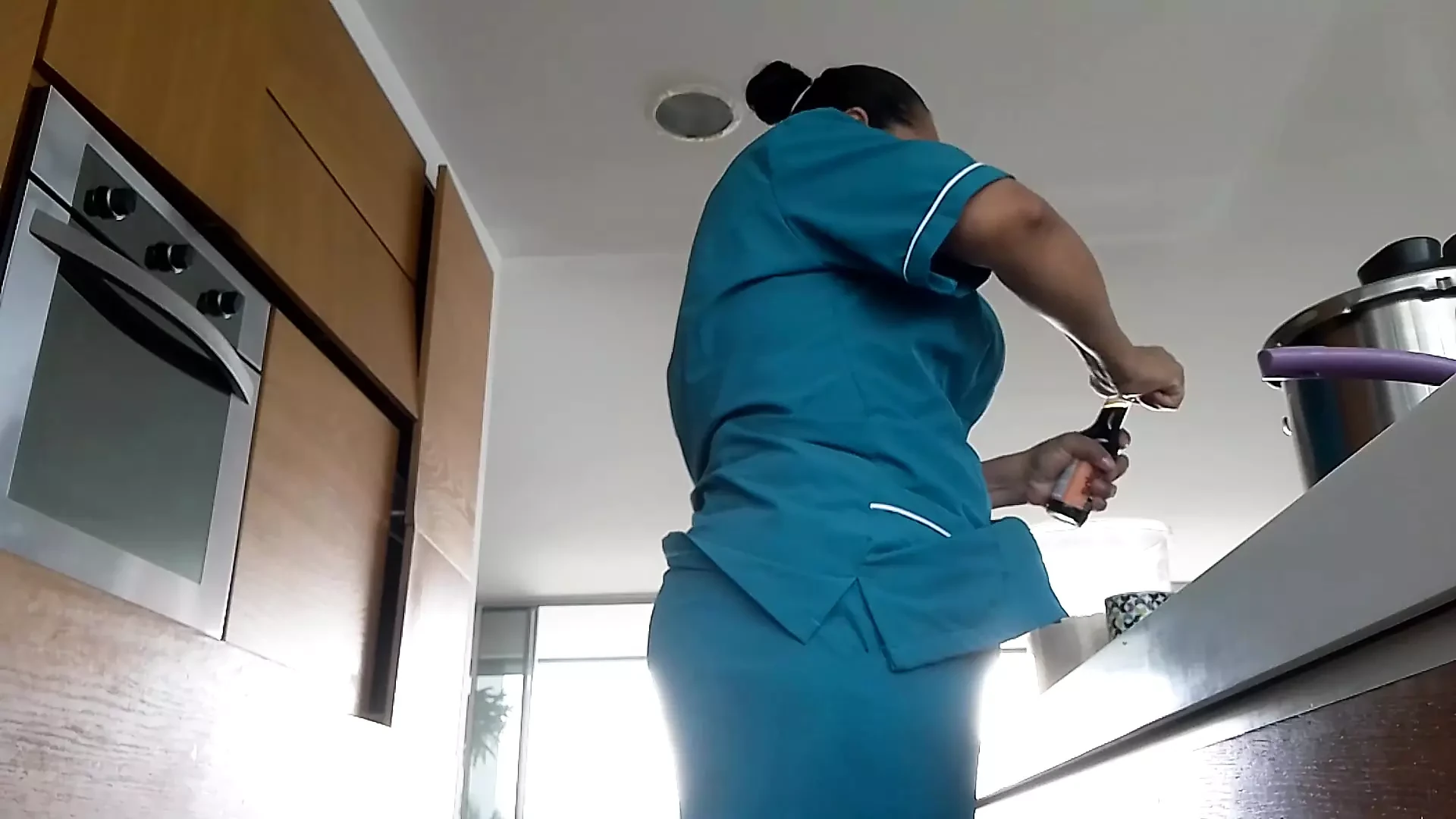 Employee with a big ass masturbates her juicy pussy while cooking for her boss