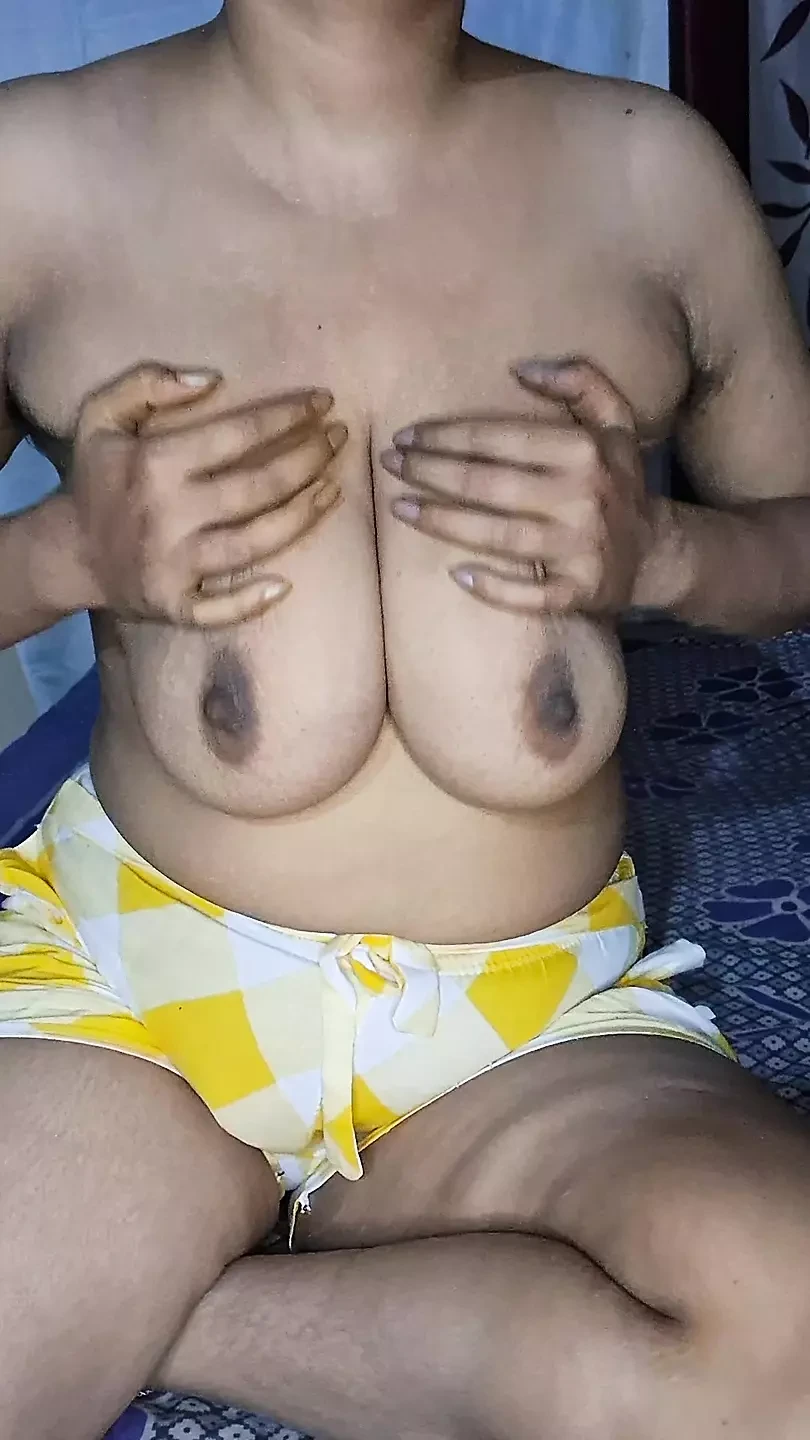 Desi Alisha Bhabhi Showing Big Boobs and Hairy Pussy