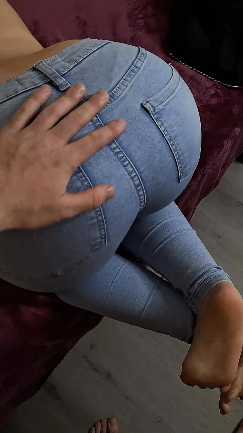 Hot wife gets fucked doggystyle in tight jeans & takes a cumshot on her ass