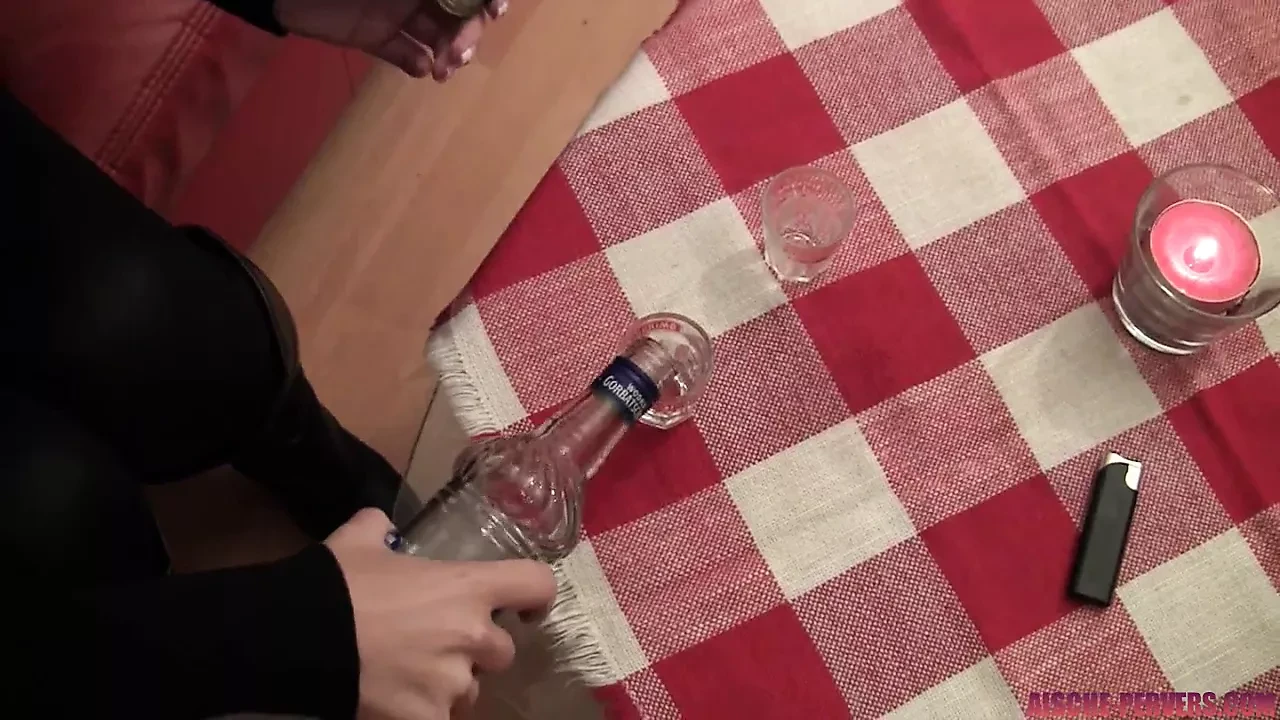 30 Minuten ausgeliefert – Schlampe beim Date Anal zerfickt