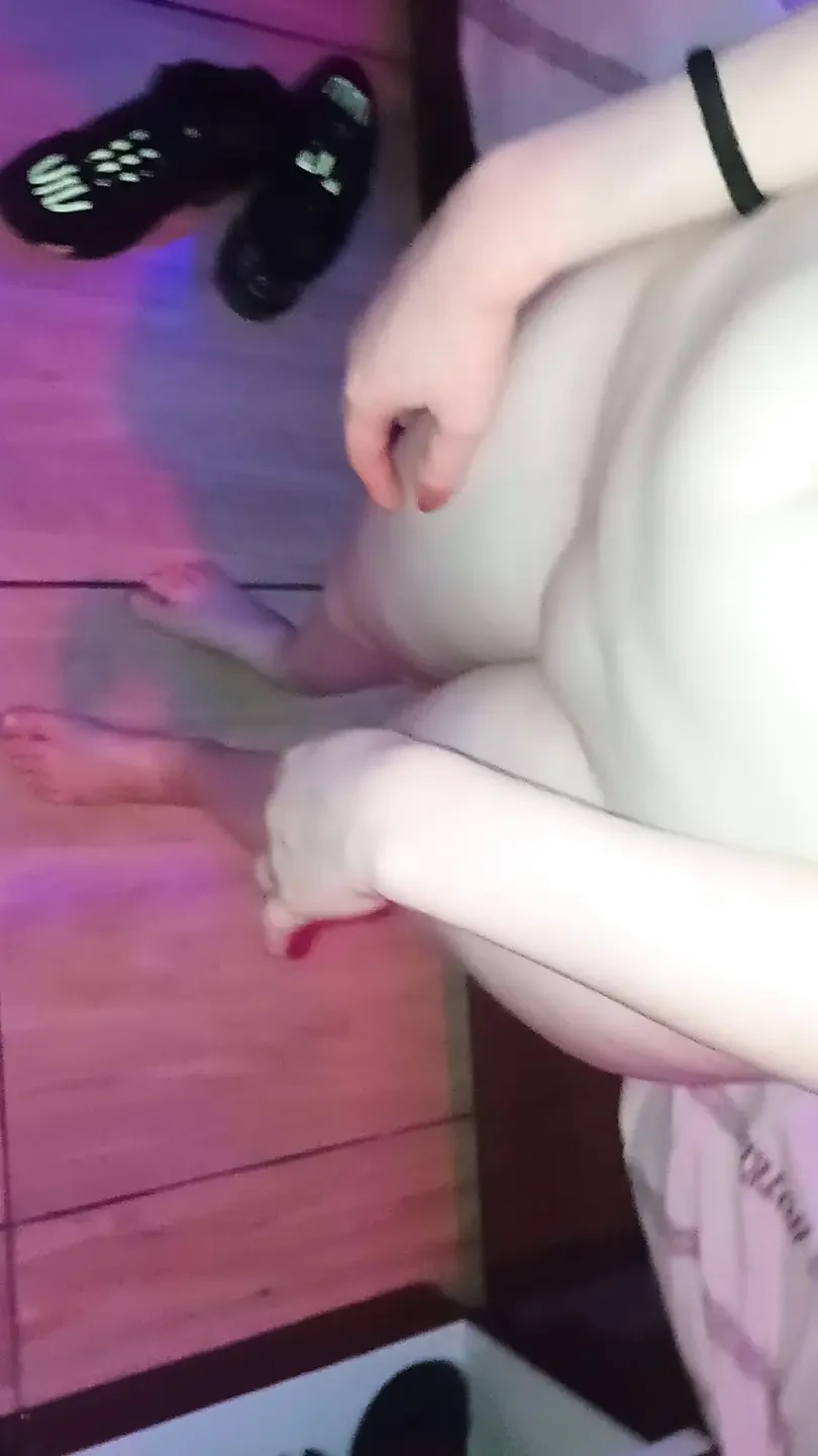 Blonde giving her pink pussy and showing off her beautiful little body