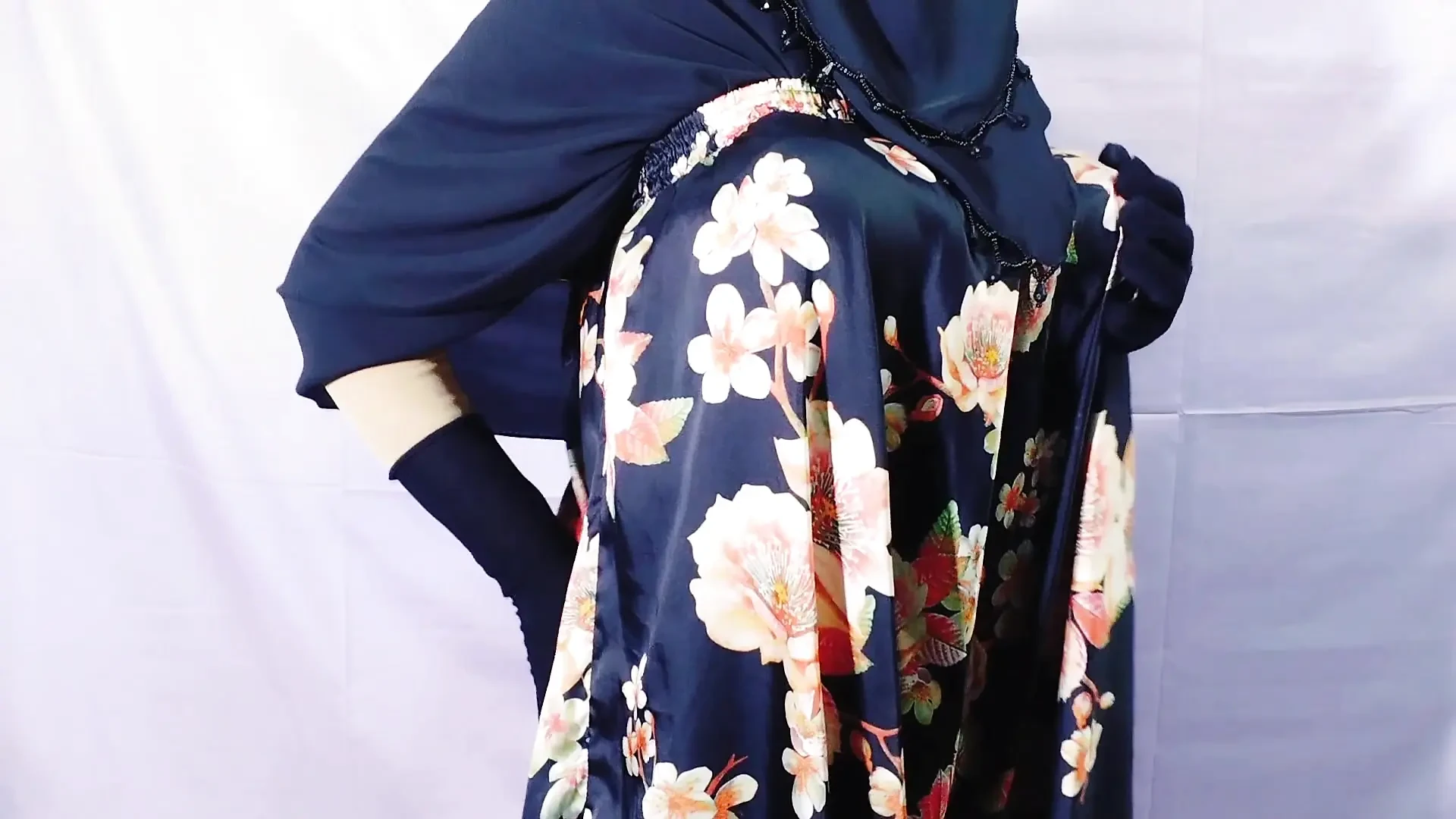 Muslim Hijabi Beautiful Housewife Fucking with Neighbor – With Clear Hindi Audio