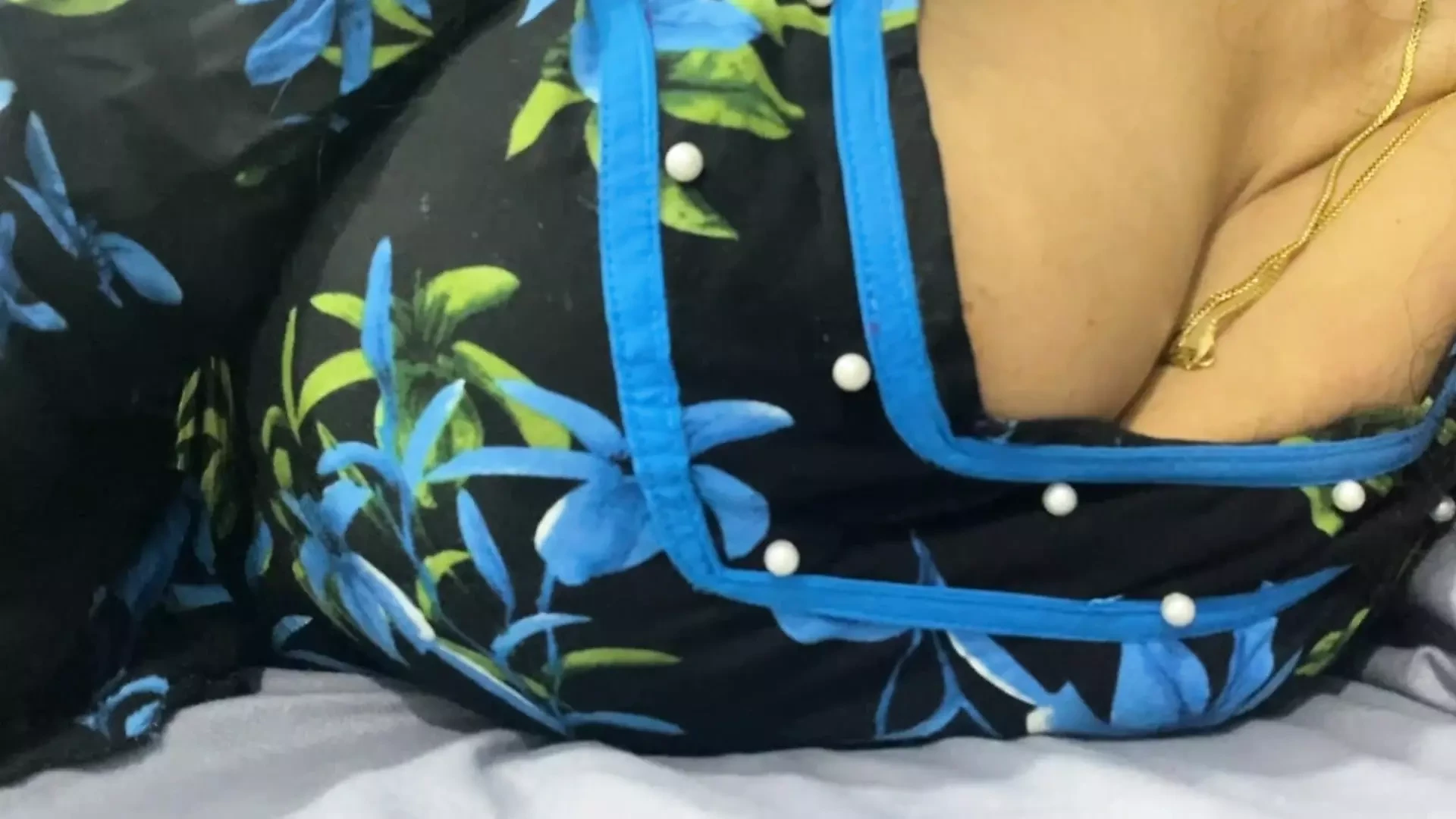 Tamil Huge boobs and sexy body alert on bedy  someone take captured