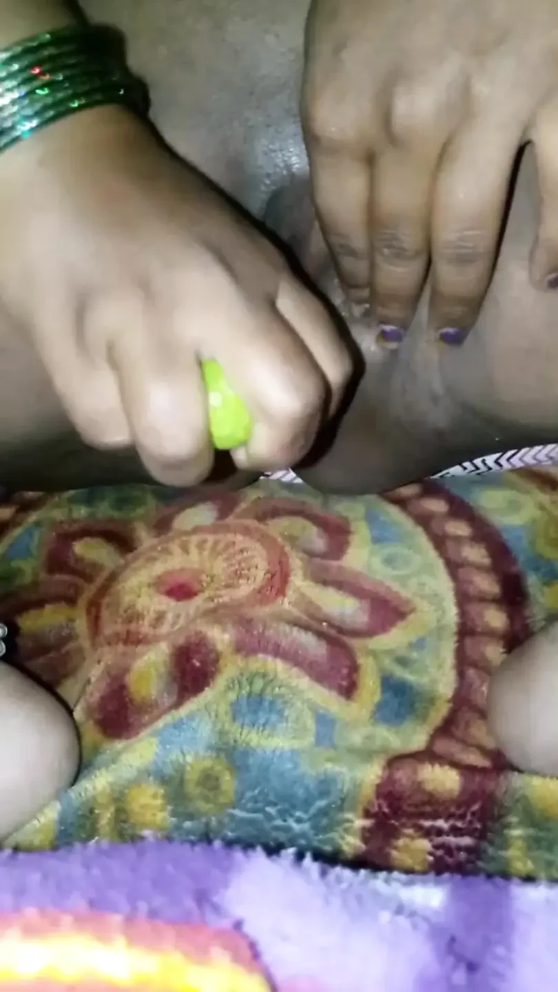 My pussy is very thirsty, someone will lick my pussy.