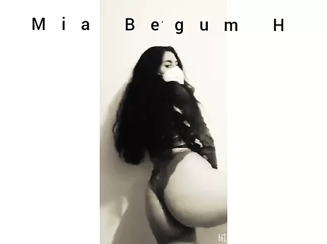 Big butt woman is filmed on video while masturbating