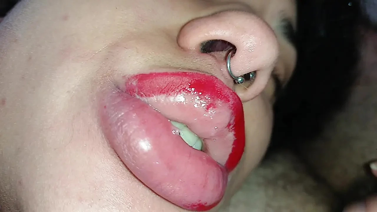 CREAMPIE ON THE SLUT’S BIG LIPS, she waits eagerly for hot milk