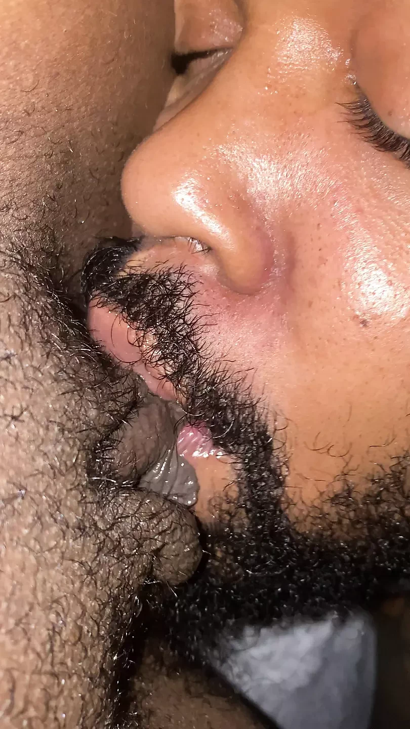 EATING A QUEENS PUSSY