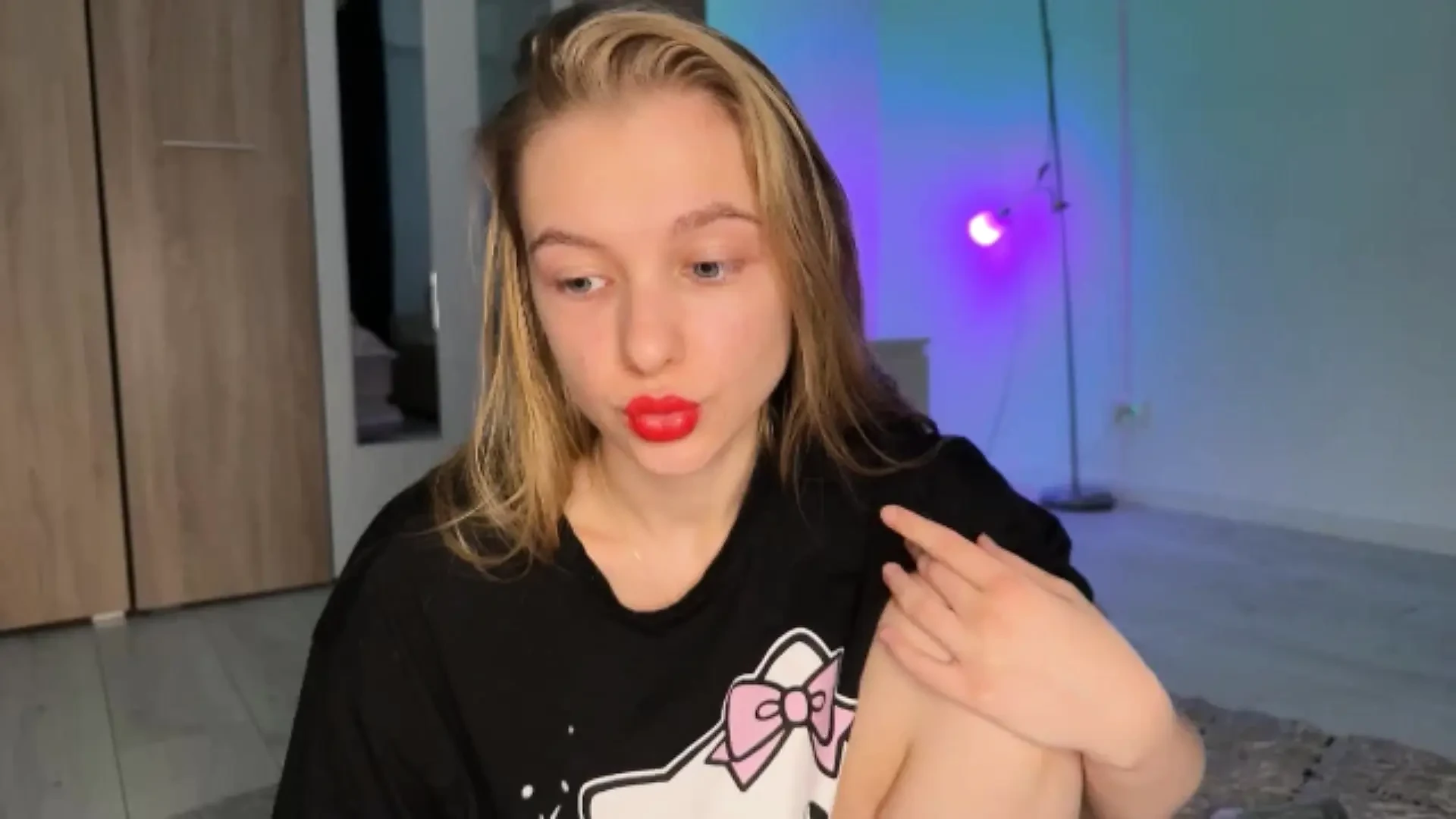 Fingers in the anus and very strong vibrations.