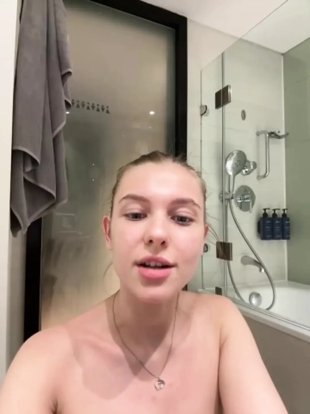 Close Up Big Lips Pussy And Perfect Ass Of A Teenager Extended Star Jucielussie