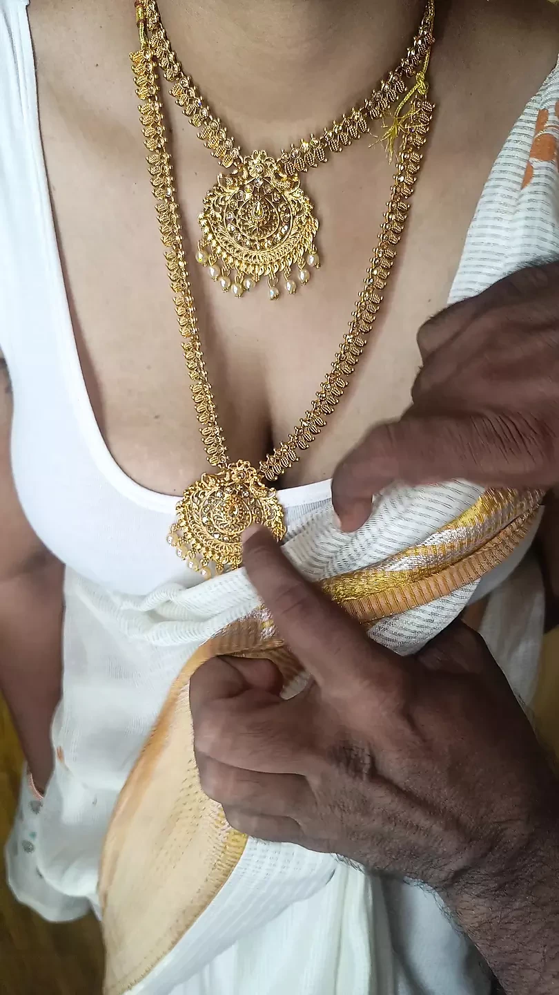 Cheating mallu aunty hot romance  breast licking hot viral video