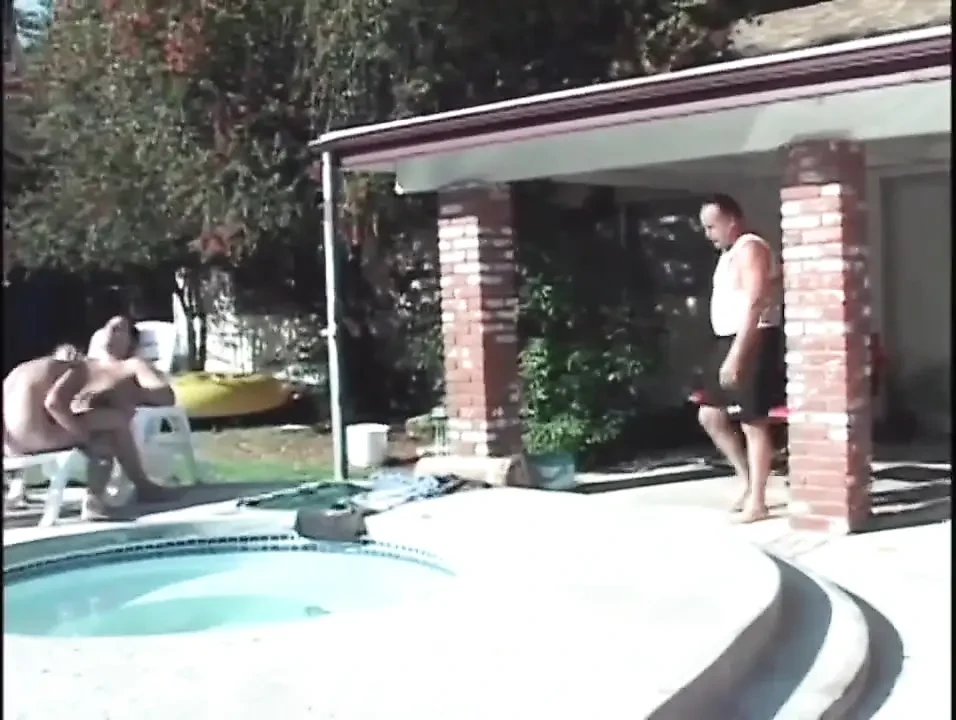 Big boobs blonde milf threesome fucking in the swimming pool