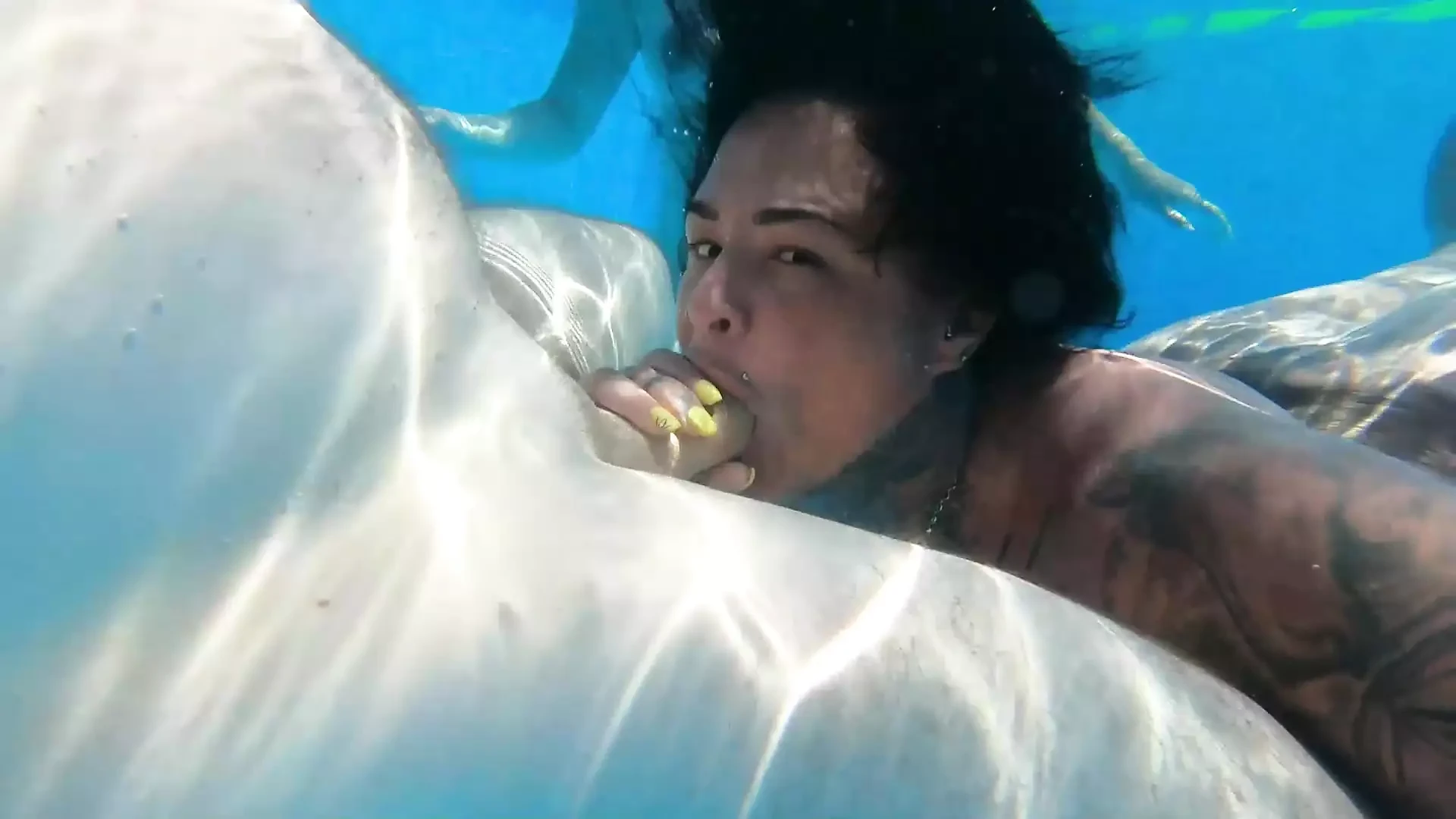Holiday Pool Orgy Blowjob fun & underwater camera