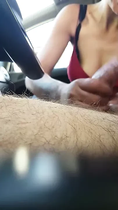 Catalina sucks and jerks my cock in the car