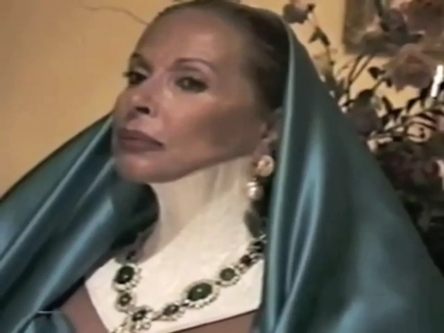 Necklace Fetish, Dominatrix, Mistress