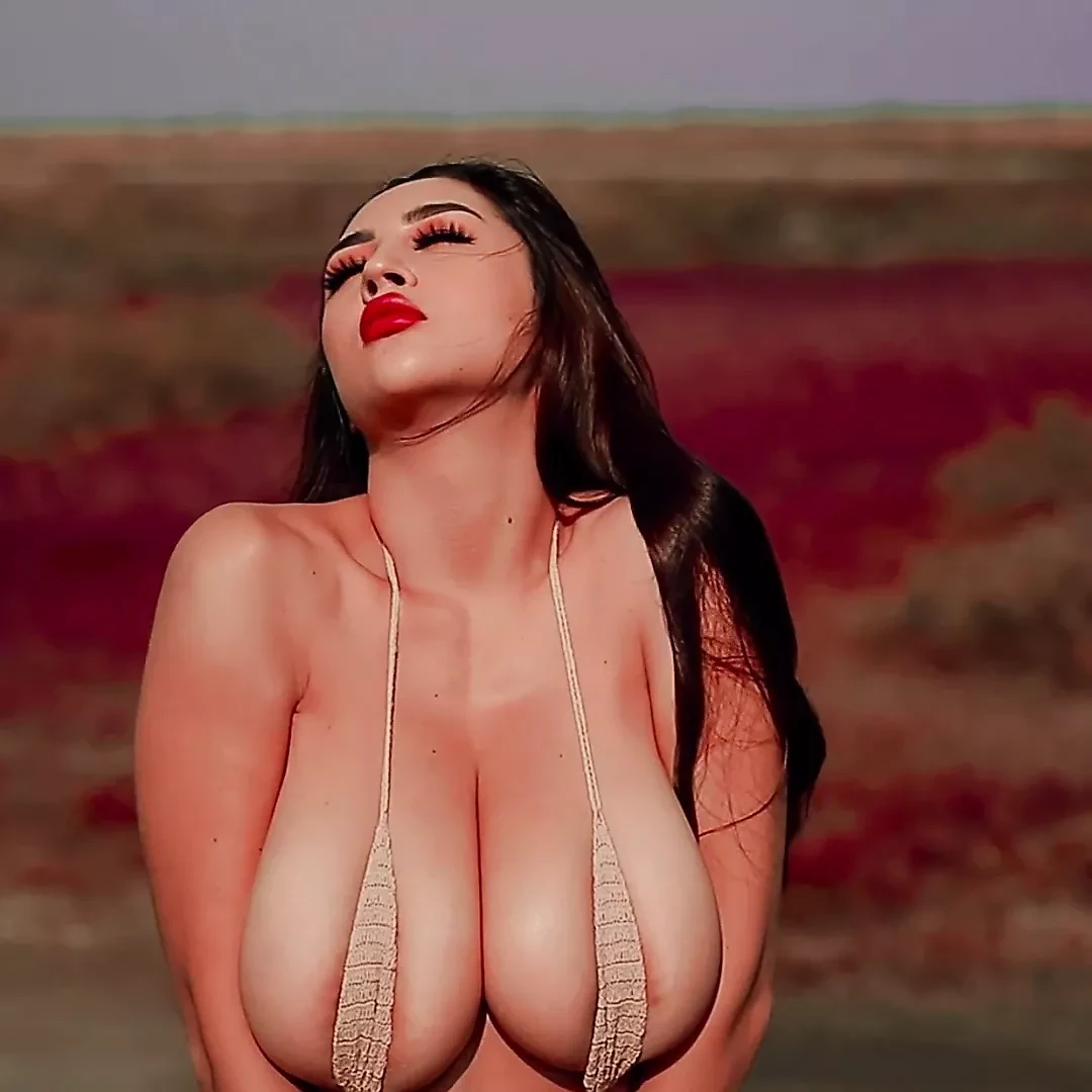 Lisa Cohvohnske Nipples Too Big For Bikini