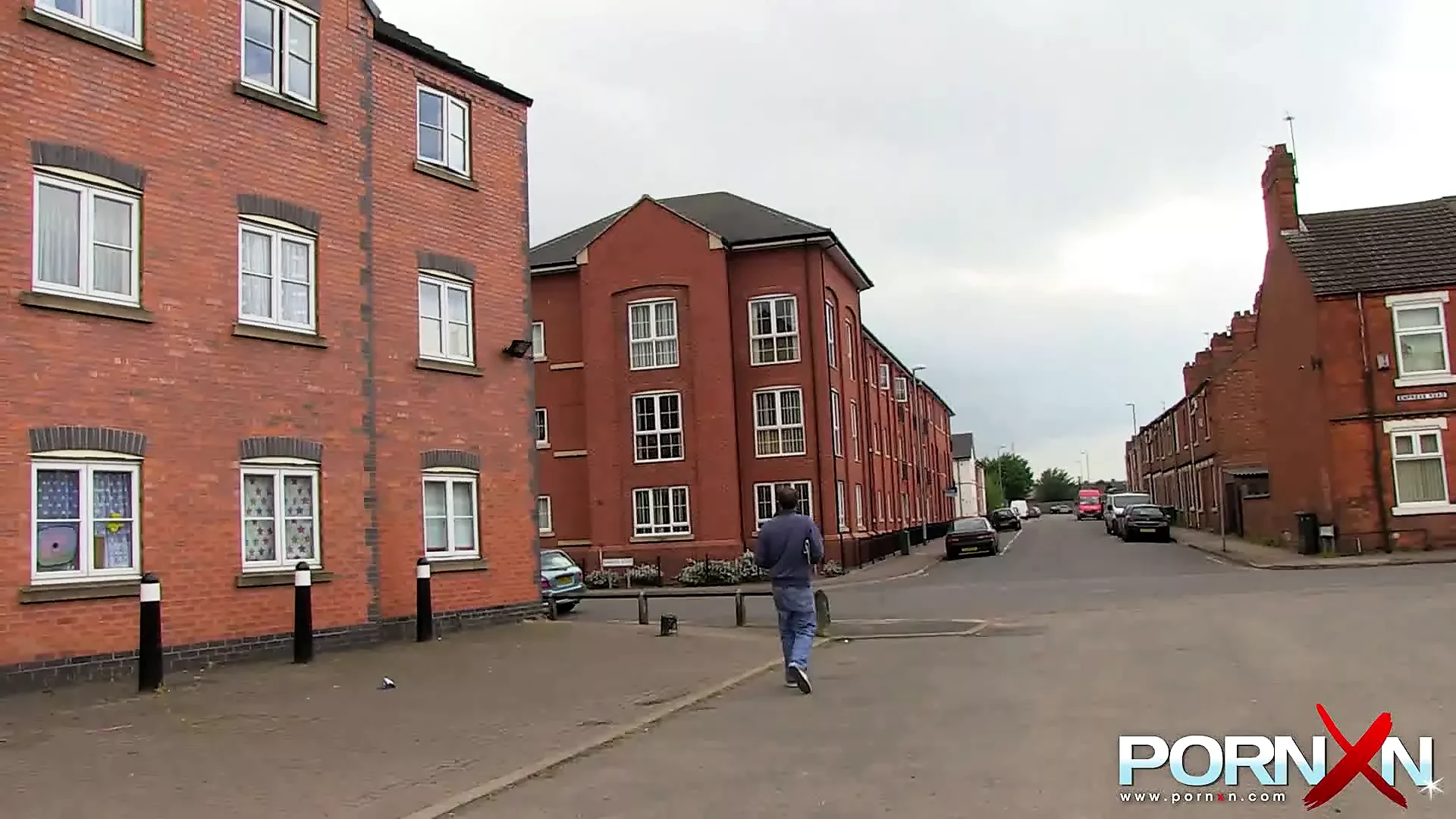 Cutie Paige Turnah pissing outdoors