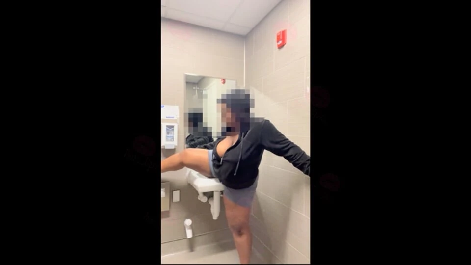 CURVY COLLEGE STUDENT Gets Off In The Bathroom Before Class!