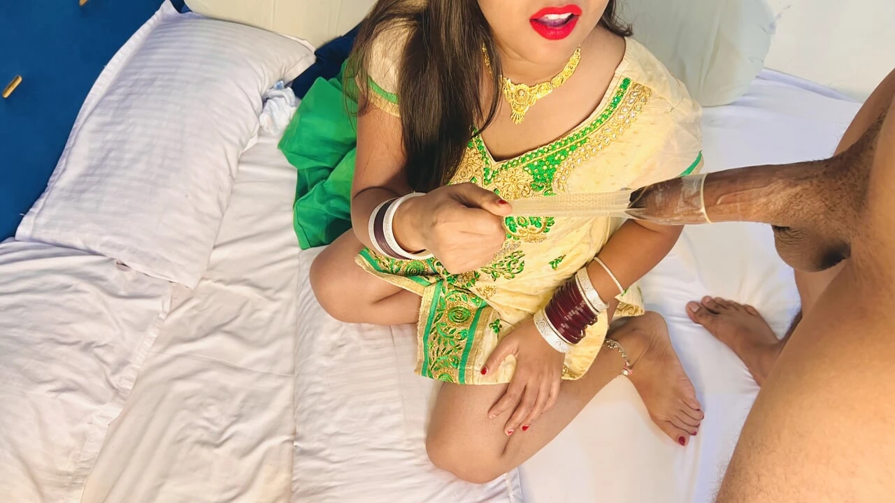 Ghar par koye nahin hai chalo step sister hum sex karate hain mujhe kandom pasand nahin hai sautele bahan please apne kapade kholo