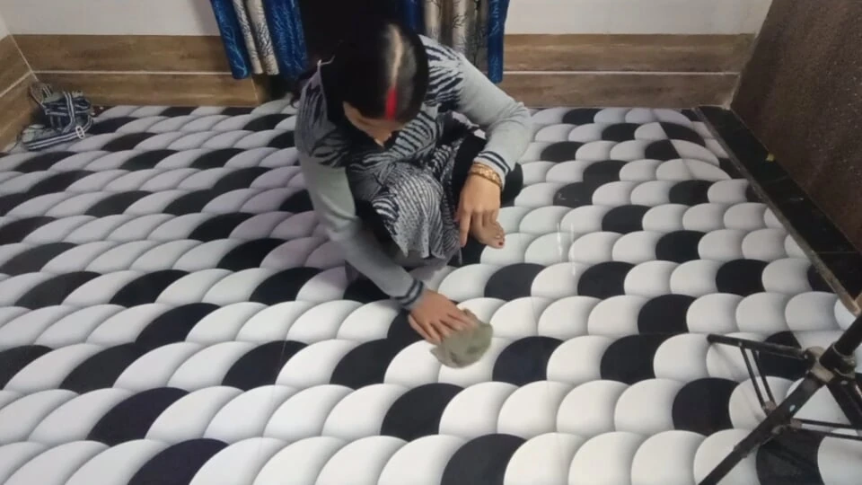 The beautiful maid came to clean the room and the owner caught her and fucked her.