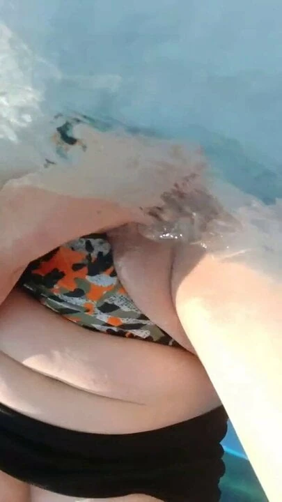 Dewdrop365 self fisting outdoors