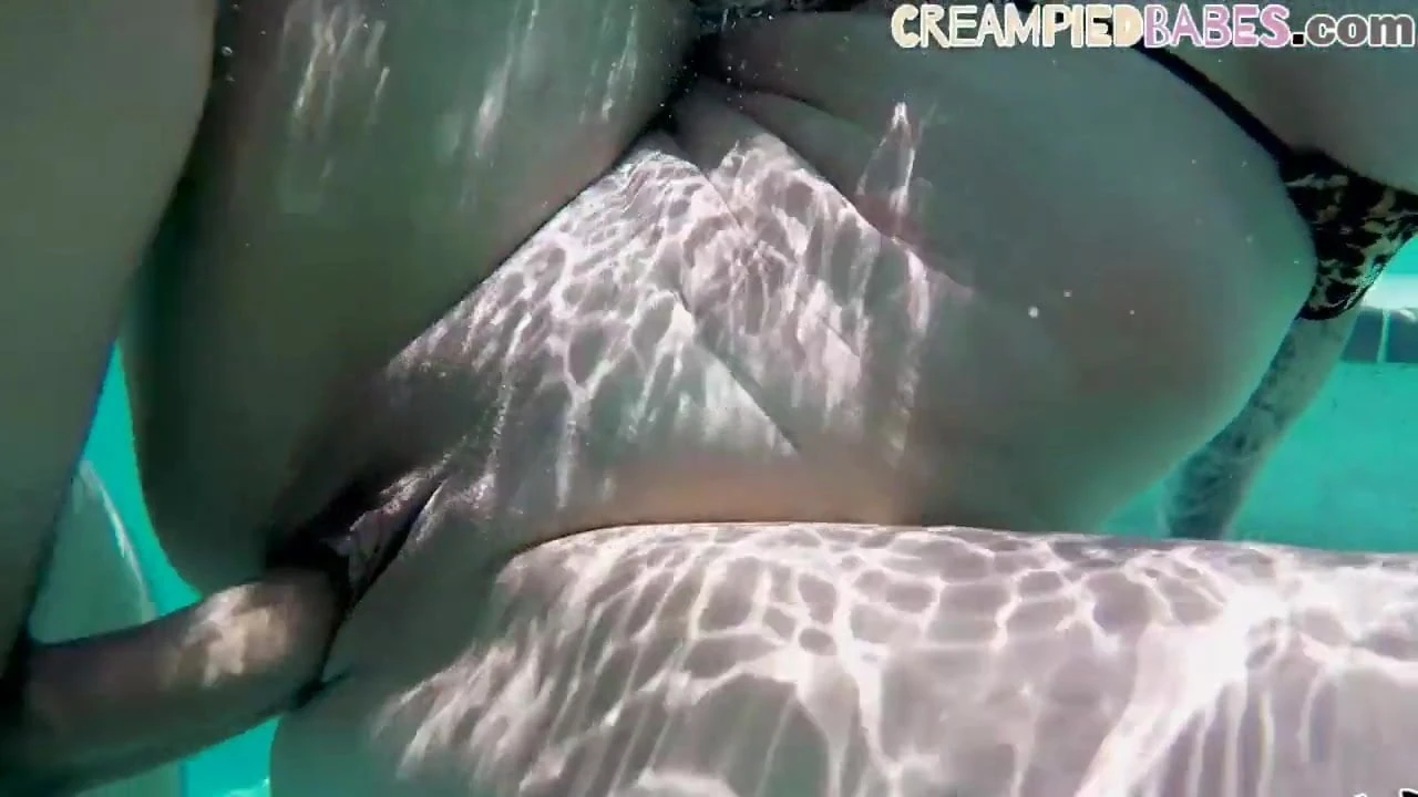 Bigtit milf fucks underwater before poolside sex