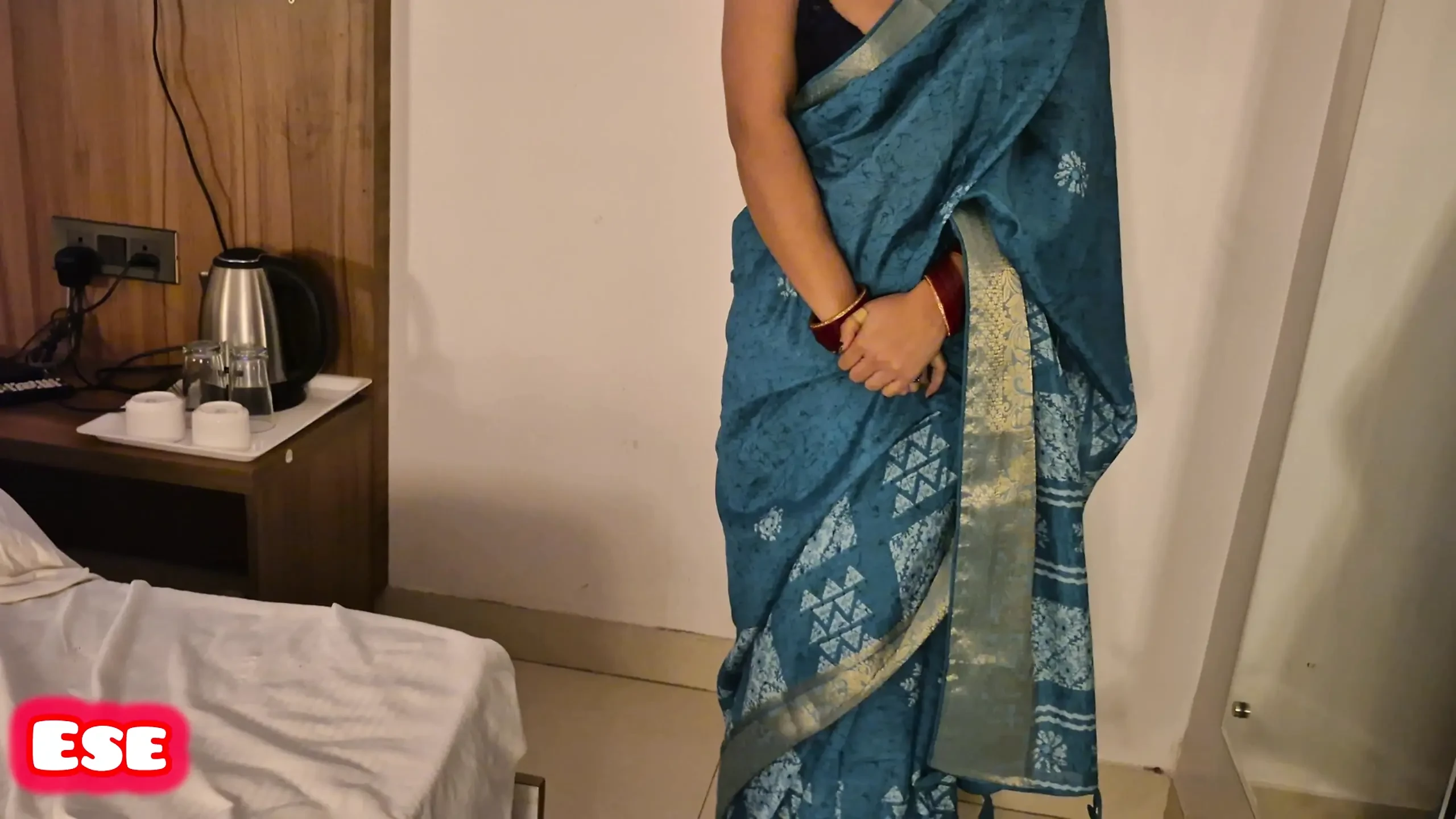 Aunty Called His Neighbour’s Son for the Back Massage and Got fucked hard by the naughty Boy