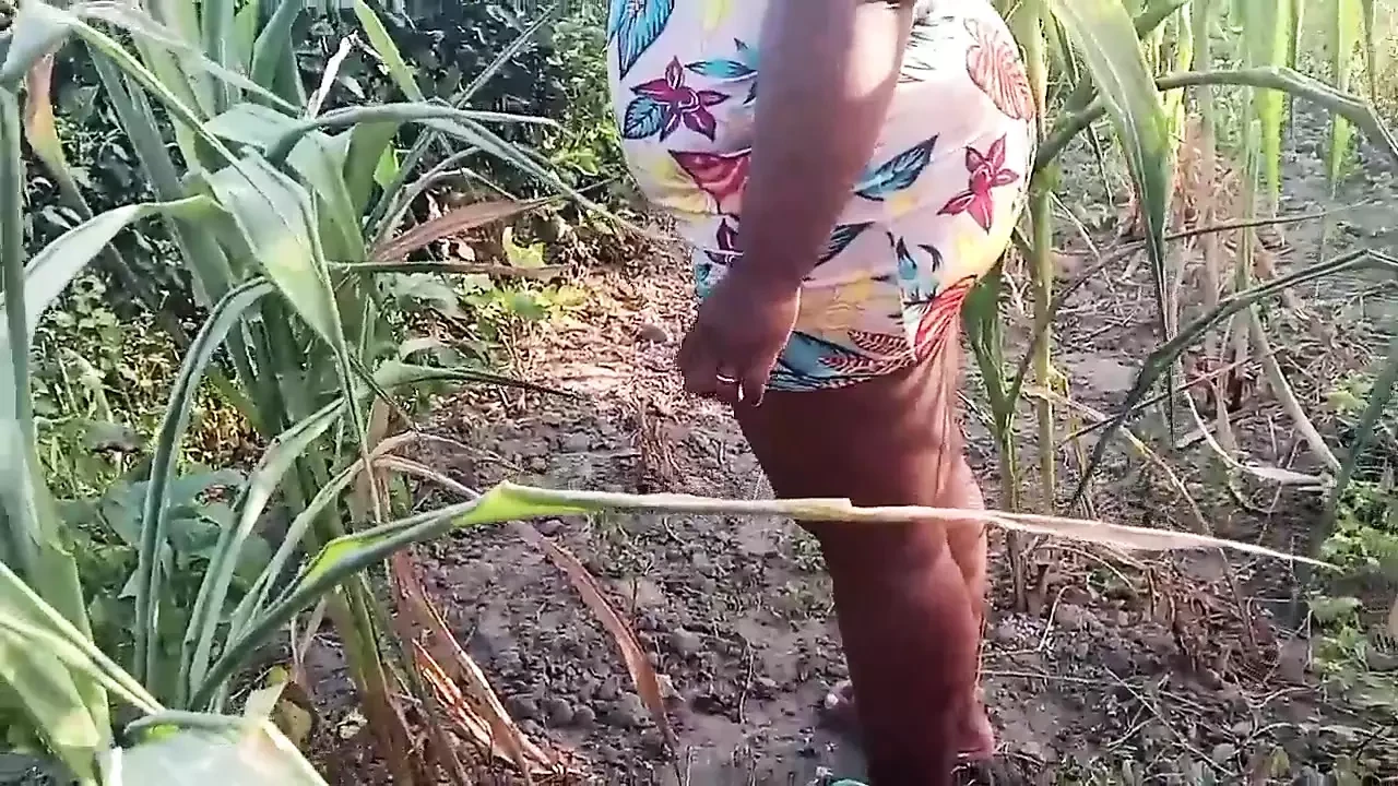 Big ass milf huge boobs showing off in public