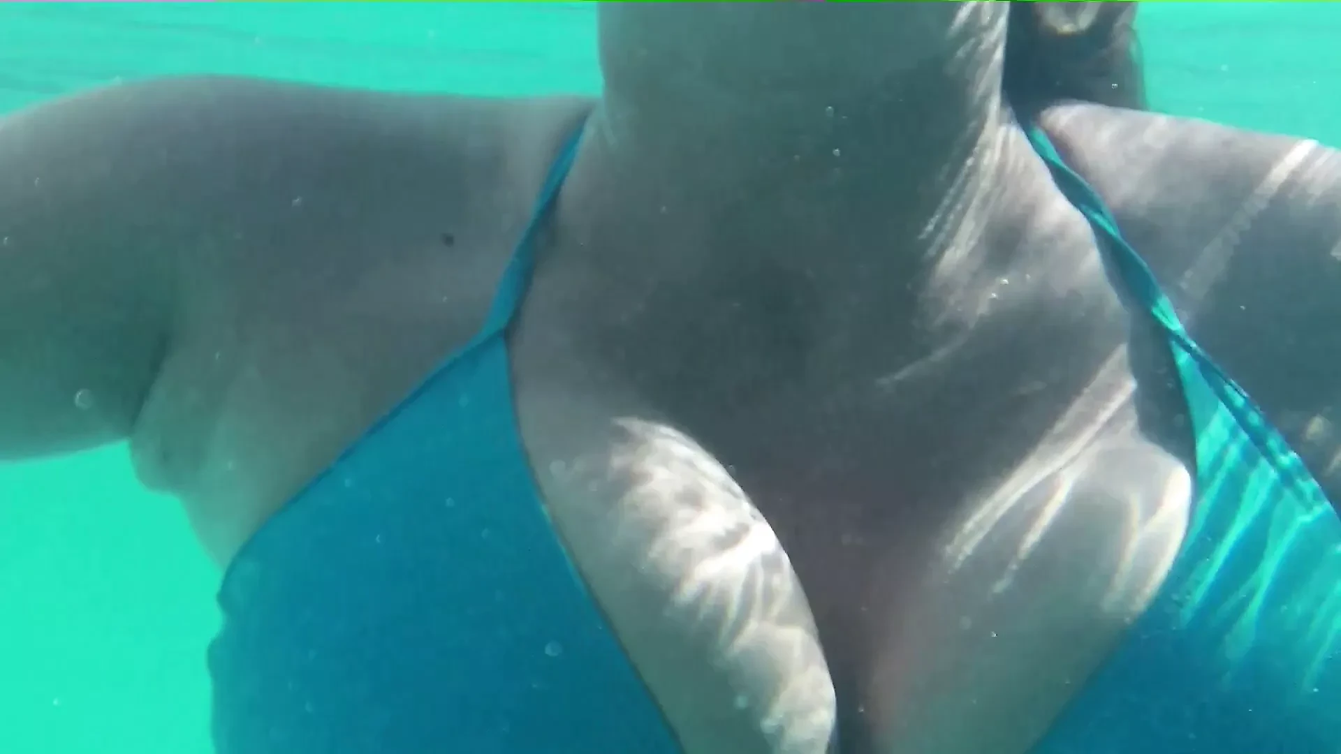 Highandhorny22 Tits out in a public pool!