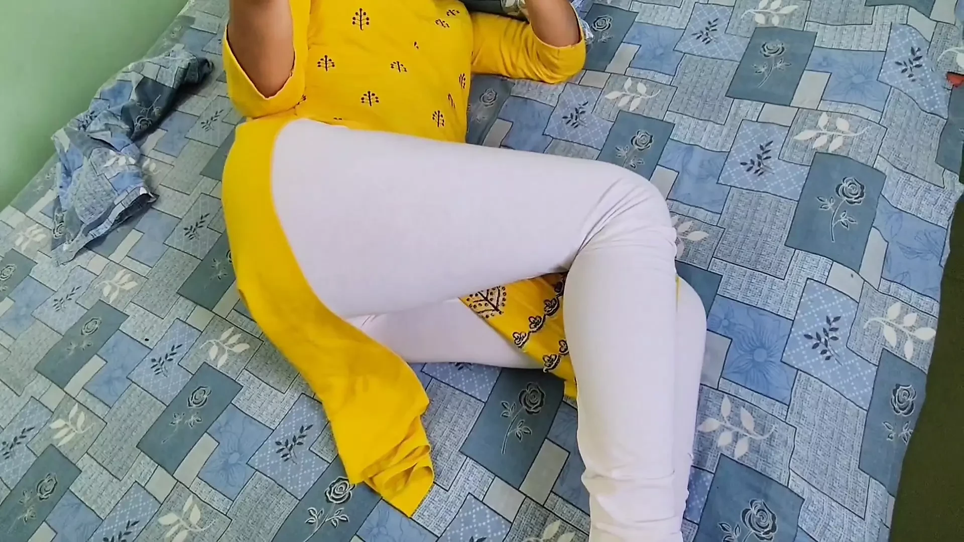 Desi hot Indian 18+ college girl big ass leaked MM , hindi audio beautiful Indian girl