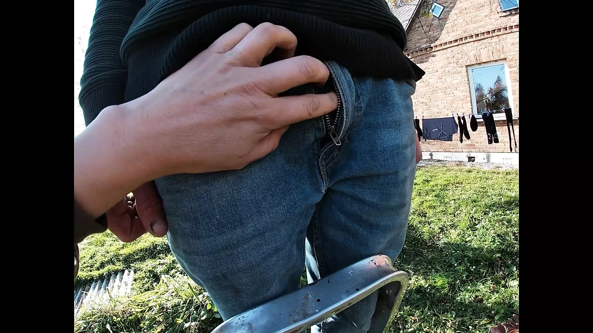 Cheating wife gives blowjob to a gardener